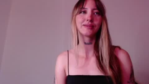 Snapshot of carmennrusso chatting on 08-01-26, 06:40 carmennrusso online show from 08-01-26, 06:40