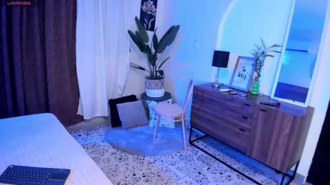 Snapshot of carmillaross chatting on 05-15-26, 02:35 CARMILLA ROSS online show from 05-15-26, 02:35