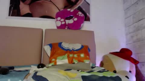 Snapshot of caro_milf_ chatting on 01-29-25, 09:12 Caro milf online show from 01-29-25, 09:12