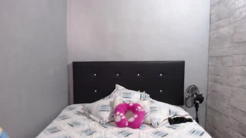 Snapshot of caro_milf_ chatting on 11-04-25, 05:23 Caro milf online show from 11-04-25, 05:23