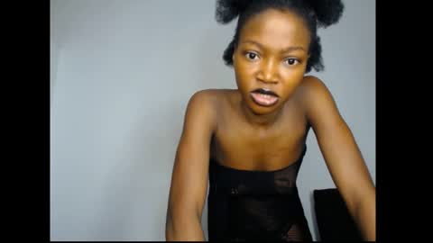 Snapshot of carobaby8 chatting on 06-24-26, 04:00 caroline online show from 06-24-26, 04:00
