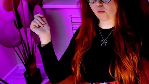 Snapshot of carol_carmen chatting on 06-21-26, 01:19 Carol online show from 06-21-26, 01:19