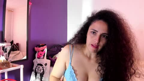 Snapshot of carol_diazz chatting on 12-14-24, 05:03 carol I broadcast from 3-9 pm Chicago USA online show from 12-14-24, 05:03