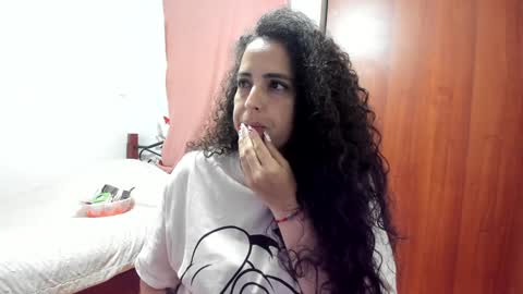 Snapshot of carol_diazz chatting on 12-24-24, 09:22 carol I broadcast from 3-9 pm Chicago USA online show from 12-24-24, 09:22