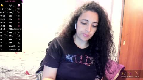 Snapshot of carol_diazz chatting on 02-05-25, 09:18 carol I broadcast from 3-9 pm Chicago USA online show from 02-05-25, 09:18