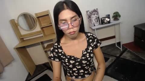 Snapshot of carol_linaxxx chatting on 12-22-24, 08:16 Carolina online show from 12-22-24, 08:16