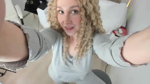 carol_may_ online show from 05-18-26, 05:35