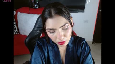 Snapshot of carolaine69_ chatting on 07-16-26, 01:06 Caroline online show from 07-16-26, 01:06
