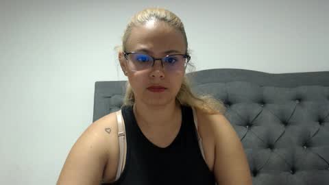 Snapshot of carolay02 chatting on 11-04-25, 01:48 carolay02 online show from 11-04-25, 01:48
