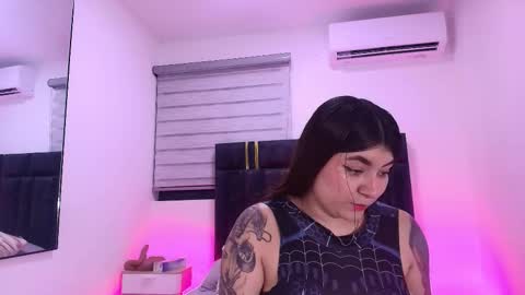 Snapshot of carolayrosse chatting on 02-19-26, 03:13 carola online show from 02-19-26, 03:13