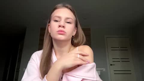 Snapshot of carolecronan chatting on 12-20-25, 08:10 Lisa online show from 12-20-25, 08:10