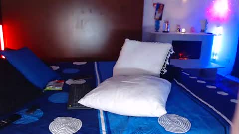 Snapshot of carolin_moore chatting on 06-14-26, 02:24 Carolin Moore online show from 06-14-26, 02:24