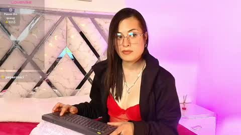 Snapshot of carolina_nast chatting on 03-26-26, 02:44 Caro online show from 03-26-26, 02:44