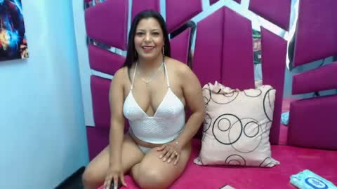 Snapshot of carolina_suarez_ chatting on 04-21-26, 01:53 carolina suarez online show from 04-21-26, 01:53