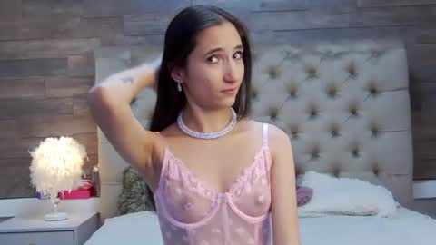 Snapshot of carolinahart chatting on 10-11-25, 04:27 carolinahart online show from 10-11-25, 04:27