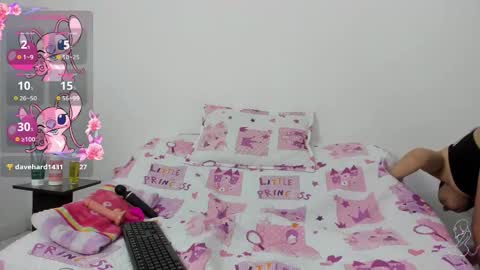 Snapshot of carolinaloveq chatting on 12-18-25, 01:44 Carolina online show from 12-18-25, 01:44