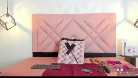 Snapshot of caroline_daring chatting on 06-10-26, 01:54 caroline daring online show from 06-10-26, 01:54