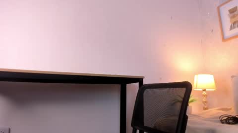  Caroline  online show from 04-06-26, 11:33