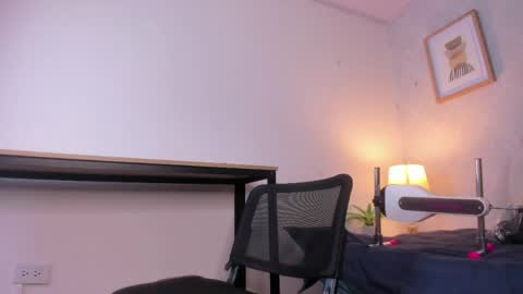  Caroline  online show from 04-14-26, 11:38