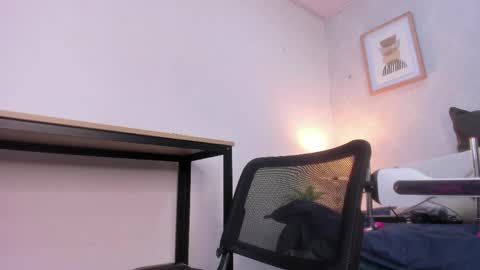 Snapshot of caroline_dh chatting on 04-18-26, 11:25 Caroline online show from 04-18-26, 11:25