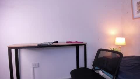 Snapshot of caroline_dh chatting on 04-23-26, 11:42 Caroline online show from 04-23-26, 11:42