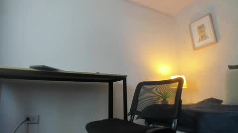 Snapshot of caroline_dh chatting on 04-30-26, 11:16 Caroline online show from 04-30-26, 11:16