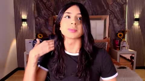 caroline_foster1 online show from 03-26-26, 12:11