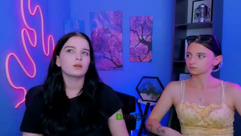 Caroline online show from 05-22-26, 11:38