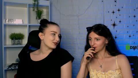 Caroline online show from 05-25-26, 12:22
