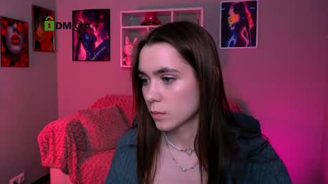 Snapshot of caroline_honeyy chatting on 06-10-26, 11:20 Caroline online show from 06-10-26, 11:20