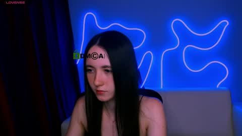 Snapshot of caroline_honeyy chatting on 06-28-26, 07:09 Caroline online show from 06-28-26, 07:09