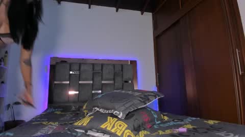 CAROLINE online show from 09-17-25, 03:08