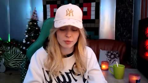 Caroline online show from 12-22-25, 06:27