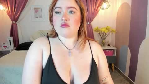 Carolinee  online show from 10-15-25, 05:07