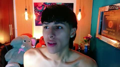 Snapshot of carolinejesh chatting on 05-06-26, 12:32 carolinejesh online show from 05-06-26, 12:32
