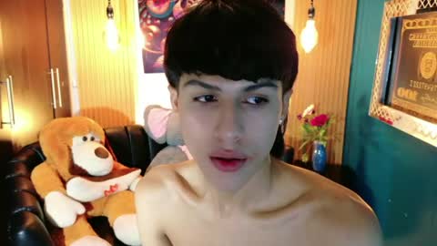 Snapshot of carolinejesh chatting on 05-15-26, 11:39 carolinejesh online show from 05-15-26, 11:39
