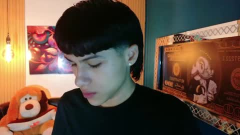 Snapshot of carolinejesh chatting on 05-29-26, 12:03 carolinejesh online show from 05-29-26, 12:03
