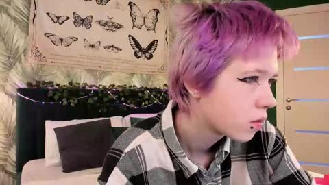 Snapshot of carolinerichter chatting on 11-12-25, 02:34 CarolineRichter online show from 11-12-25, 02:34