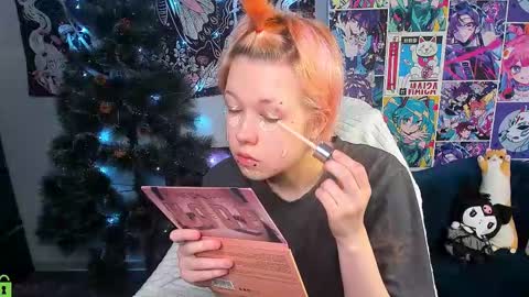 Snapshot of carolinerichter chatting on 12-21-25, 06:59 CarolineRichter online show from 12-21-25, 06:59