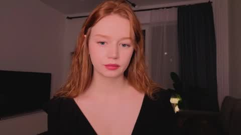 Snapshot of carolinnk chatting on 04-25-26, 07:00 Caro online show from 04-25-26, 07:00