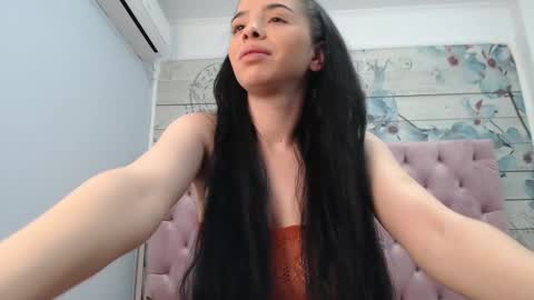 Snapshot of carollaoxy chatting on 01-28-25, 05:11 CarollaOxy online show from 01-28-25, 05:11