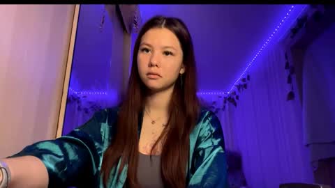 Snapshot of carolynexford chatting on 11-22-25, 09:08 Emma online show from 11-22-25, 09:08