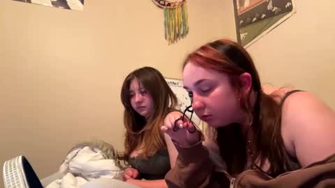 Snapshot of carpetmunchers chatting on 10-09-25, 01:36 carpetmunchers online show from 10-09-25, 01:36