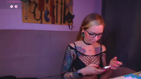 Carrie online show from 04-01-26, 05:21