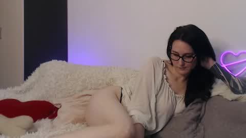 Snapshot of carriecastle chatting on 09-09-25, 12:26 Caroline online show from 09-09-25, 12:26