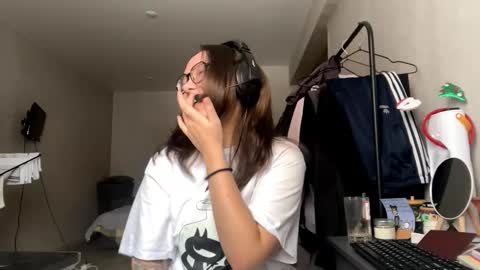 Emilia online show from 11-28-25, 05:10