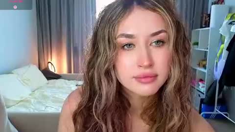 Snapshot of carrybodrick chatting on 07-19-26, 04:22 Kira online show from 07-19-26, 04:22