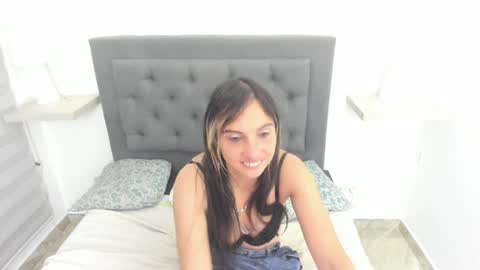 Snapshot of casey_james_ chatting on 01-07-25, 10:32 CASEY online show from 01-07-25, 10:32