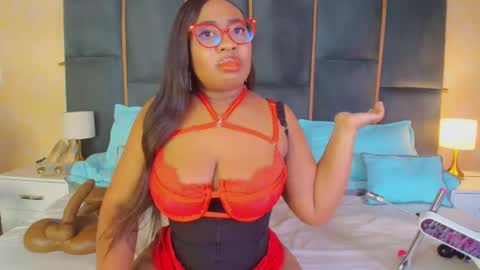 Snapshot of caseymoon chatting on 09-28-25, 12:32 Casey online show from 09-28-25, 12:32