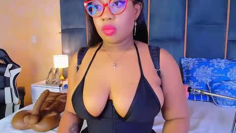 Snapshot of caseymoon chatting on 10-19-25, 12:39 Casey online show from 10-19-25, 12:39